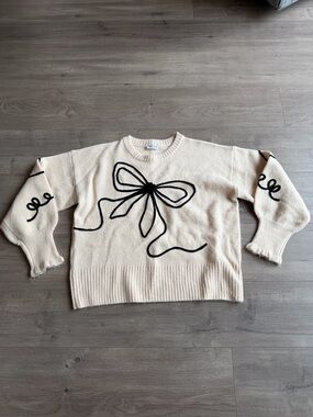 Vestique Cream Sweater with Black Bow Outline - size large